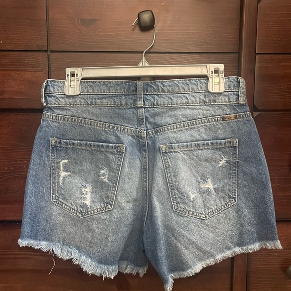 Kancan Double Button Distressed Shorts Size 7/27 High Waisted - Picture 2 of 11